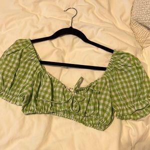Puff sleeve green top